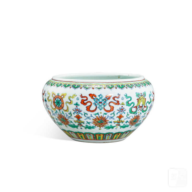 A doucai 'bajixiang' washer, Qing dynasty, 19th century | 清十九世紀 闘彩八吉祥蓮紋洗 - 图2